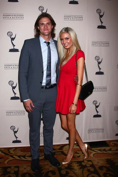 Hartley Sawyer, Melissa Ordway —  Fotos de Stock