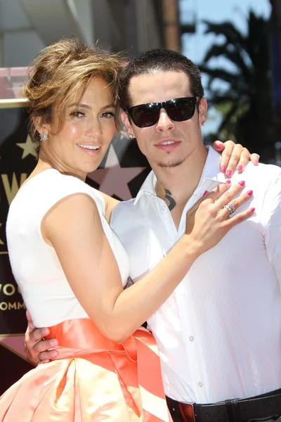 Jennifer Lopez e Casper inteligente — Fotografia de Stock