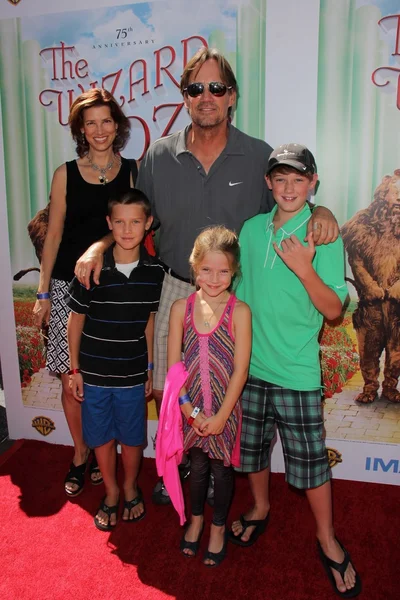 Kevin sorbo och familj — Stockfoto