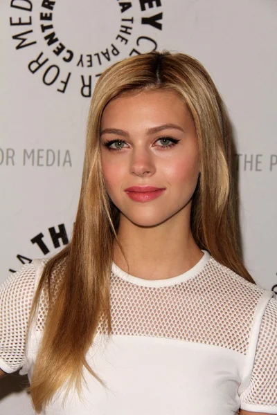 Nicola Peltz — Fotografia de Stock