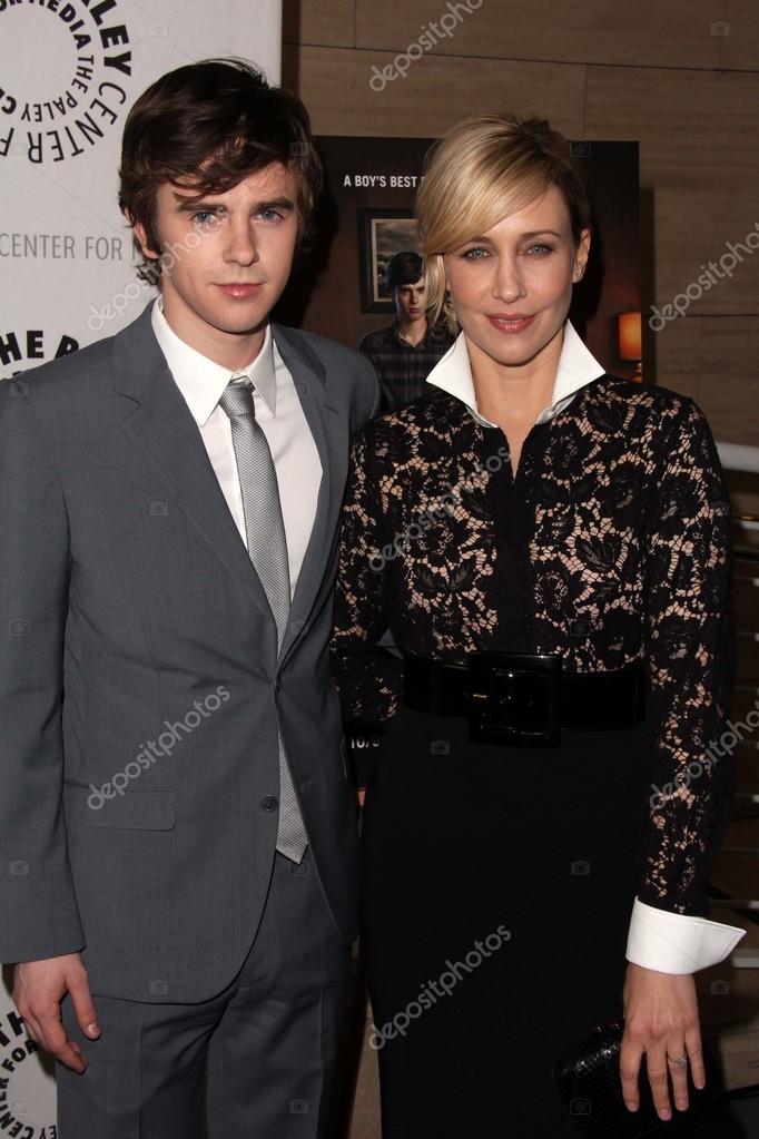 Freddie Highmore Et Sa Copine