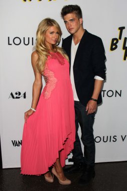 Paris hilton, nehir viiperi