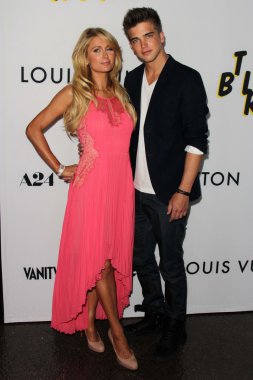 Paris hilton, nehir viiperi