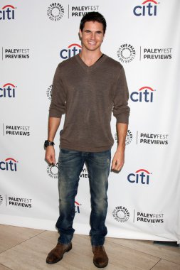 Robbie Amell