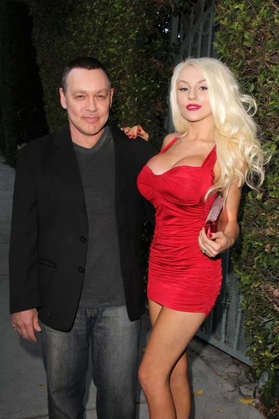 Doug hutchison, courtney Ahrdalen — Stockfoto