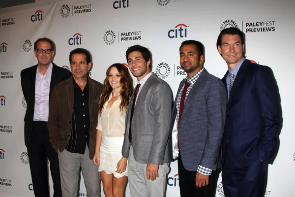 Rob Greenberg, Tony Shalhoub, Rebecca Breeds, Chris Smith, Kal Pen, Jerry O 'Connell — Fotografia de Stock