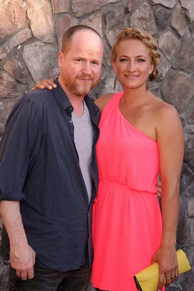 Joss whedon, zoe glocke — Stockfoto