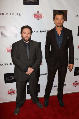 Dan Folger ve Josh Duhamel