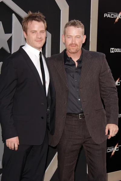 Robert Kazinsky, Max Martin — Stockfoto