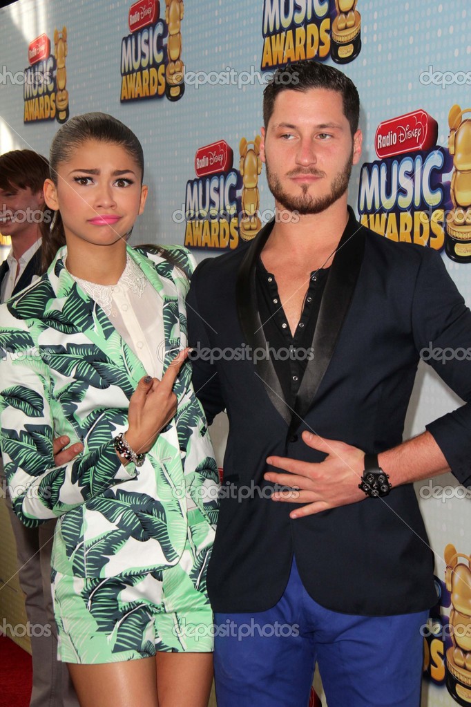 val chmerkovskiy on zendaya neverland val chmerkovskiy on zendaya neverland