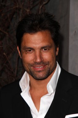 Manu Bennett
