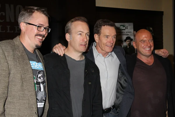 Vince Gilligan, Bob Odenkirk, Bryan Cranston y Dean Norris — Foto de Stock