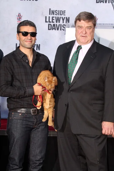 John Goodman, Oscar Isaac — Stock Photo, Image