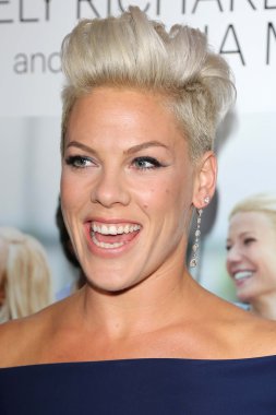 Alecia Moore - pembe