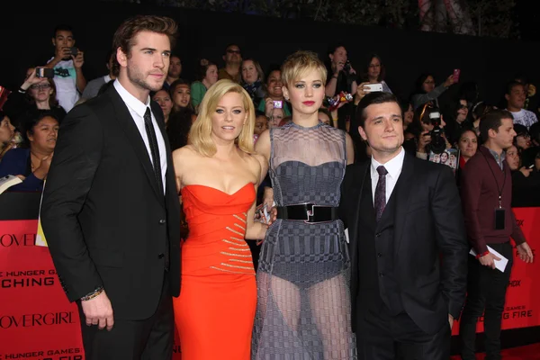 Elizabeth banche, liam helmsworth, jennifer lawrence, josh hutcherson — Foto Stock