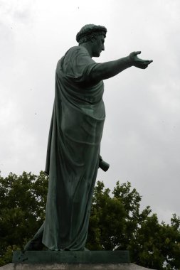 Odessa, Ukrayna - 14 Eylül 2013: Odessa, Ukrayna 'daki Dük de Richelieu Anıtı. Turistlerle gündüz görünümü