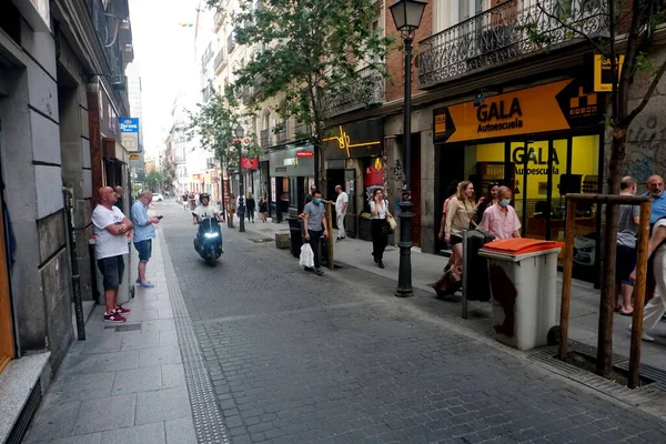 Μαδρίτη Ισπανία Ιουνίου 2022 Άνθρωποι Στο Δρόμο Και Καφετέριες Στη — Φωτογραφία Αρχείου