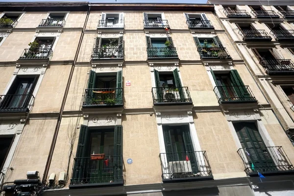 Facade Typical Spanish Old House Beautiful Balcony Various Green Plants — Foto de Stock