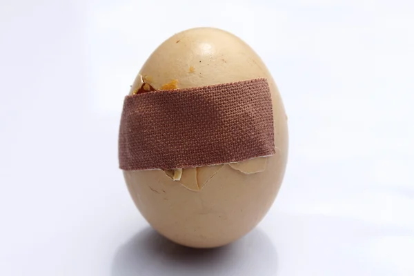 Huevo de nido agrietado Fotos De Stock Sin Royalties Gratis