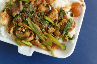 pirinç ile baharatlı yaban domuzu