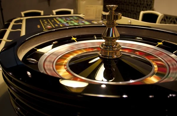 Girando bonita ruleta en el casino  . — Foto de Stock