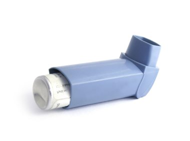 astım inhaler üzerinde beyaz izole