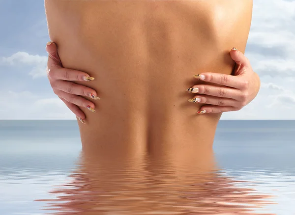 Espalda femenina desnuda —  Fotos de Stock