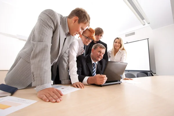 Bedrijfsgroep op het werk — Stockfoto