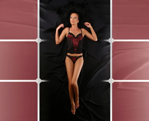 Sexy signora sul letto di seta — Foto Stock