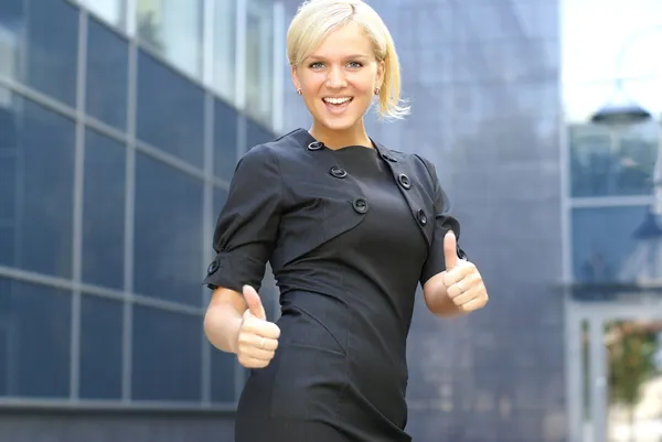 Joven atractiva mujer de negocios — Foto de Stock