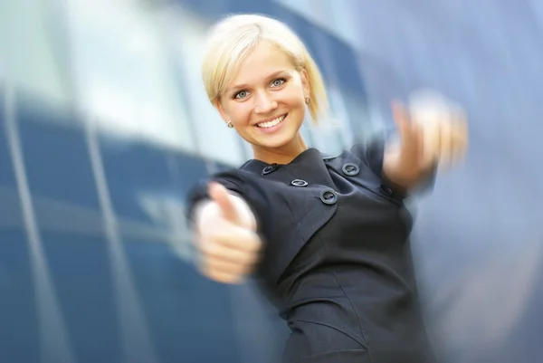 Joven atractiva mujer de negocios — Foto de Stock