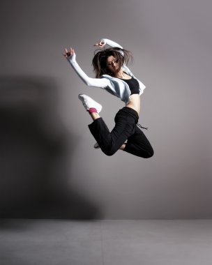 genç ve seksi modern dansçı
