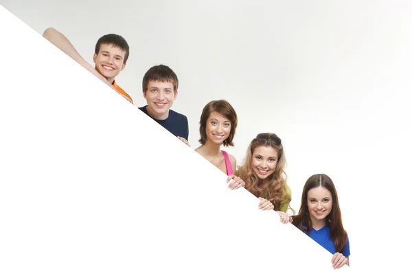 Grupo de adolescentes con un gigante, en blanco — Foto de Stock
