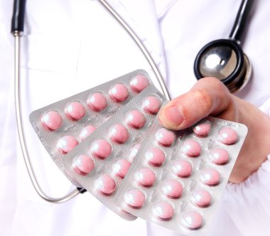 Mavi tıp hapları vermeye doktor