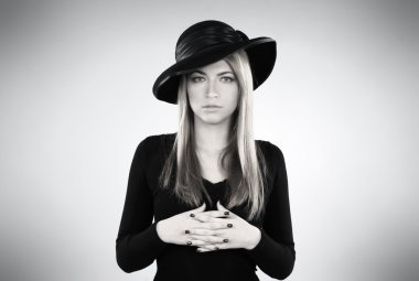 üzerinde çekici genç dul