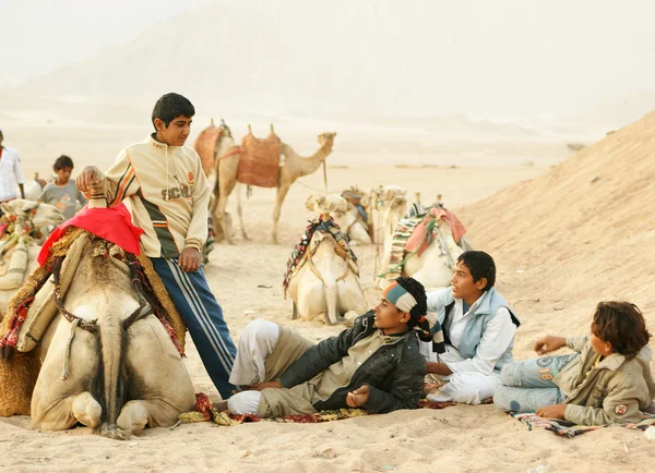 African children in Sahara desert — Stock Photo, Image