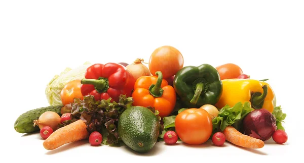 Montón de frutas y verduras frescas y sabrosas aisladas en blanco —  Fotos de Stock