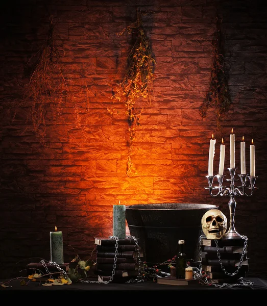 Halloween martwa natura tło z wieloma różnymi elementami — Zdjęcie stockowe