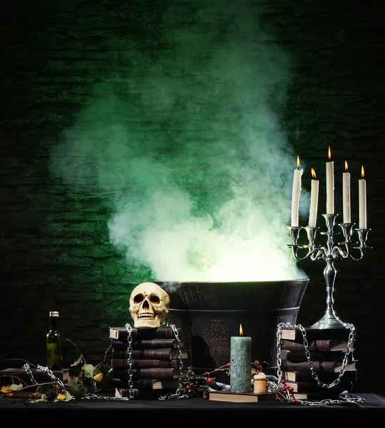 Halloween stilleben bakgrund med en massa olika element — Stockfoto