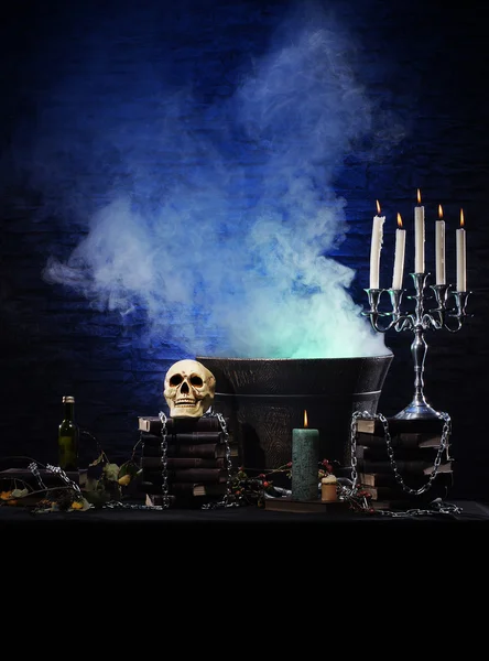 Halloween stilleben bakgrund med en massa olika element — Stockfoto