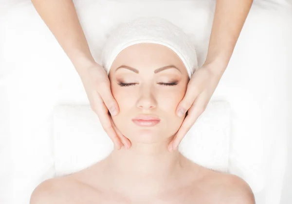 Young beautiful lady getting spa treatment — Stock Photo, Image