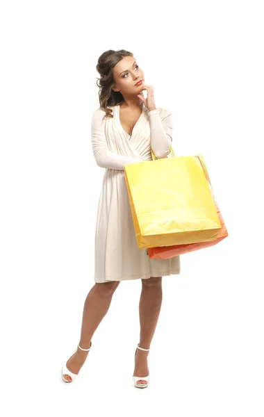 Jeune fille attrayante avec les sacs à provisions — Photo