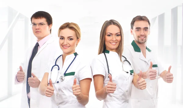 Equipo de trabajadores médicos jóvenes e inteligentes — Foto de Stock