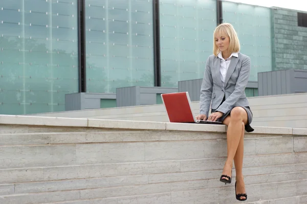 Young attractive business woman — Stock Photo, Image