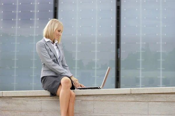 Young attractive business woman — Stock Photo, Image