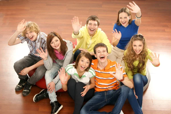 Teenagers sitting on the floor — Stock Photo, Image