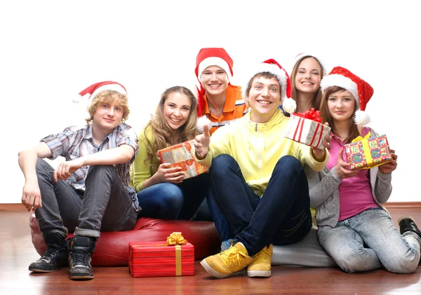 Jugendliche feiern Weihnachten — Stockfoto