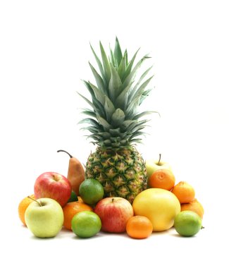 Beyaz üzerine ayrılmış meyveler