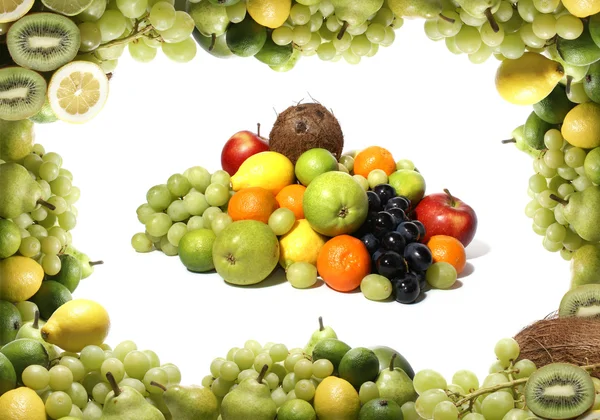 Fruits verts isolés sur blanc — Photo