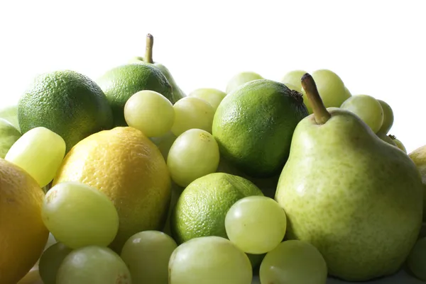Gröna frukter på vit — Stockfoto